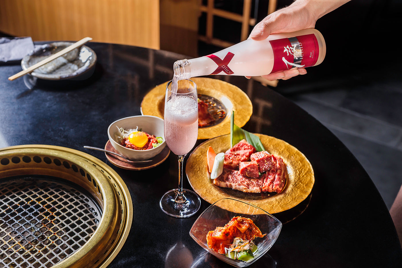 ICHIDŌ Sparkling ROSÉ poured at a yakiniku table — official brand photography