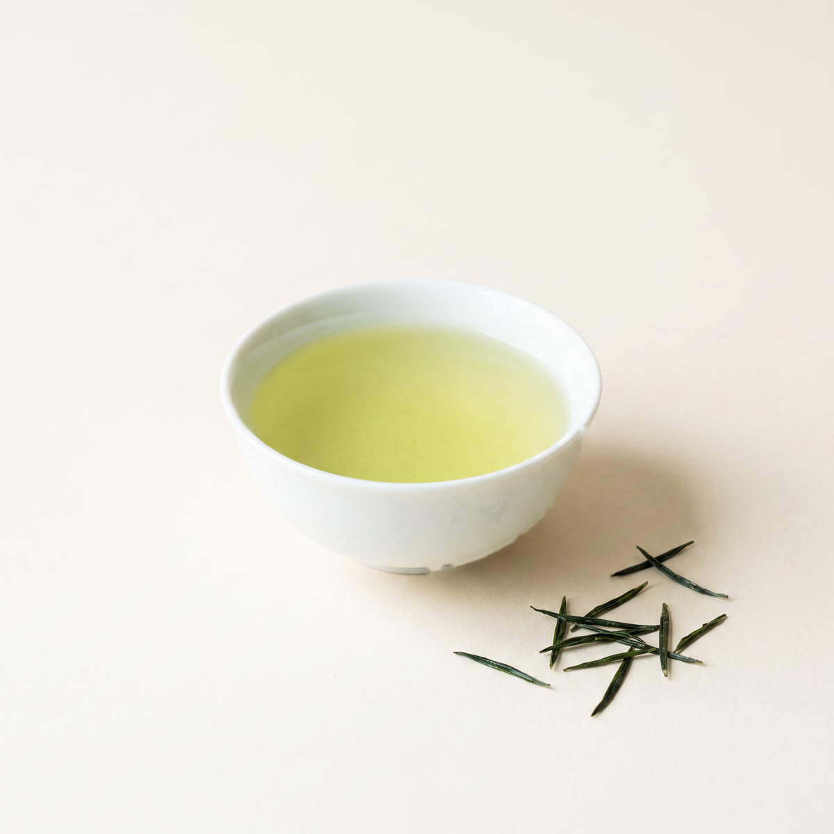 OOTCスタイルで淹れた一杯 — 淡い翡翠色の水色。